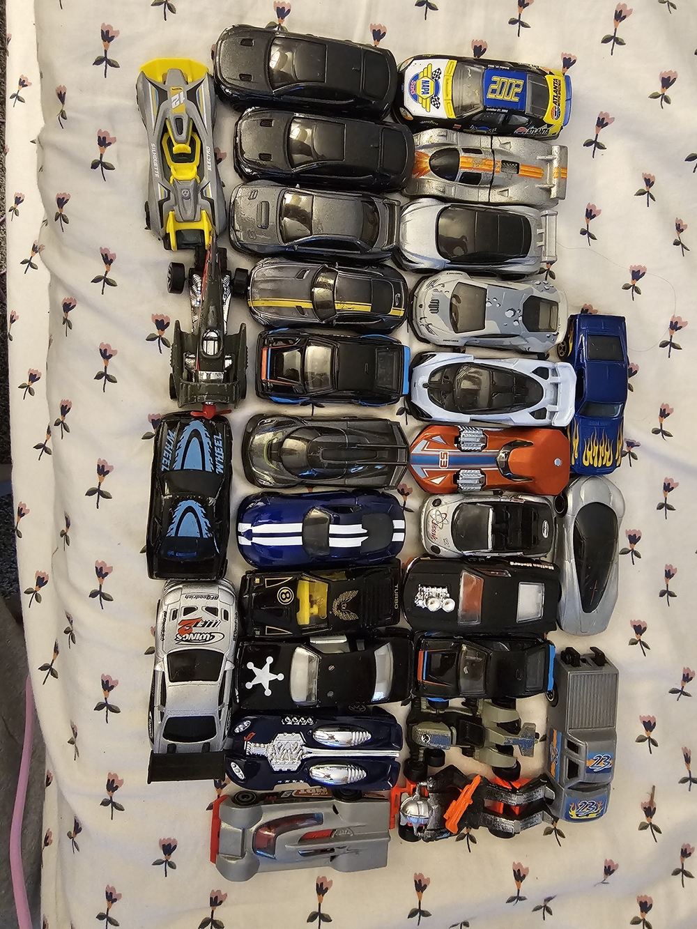Hot Wheels Lot Of 29 Cars